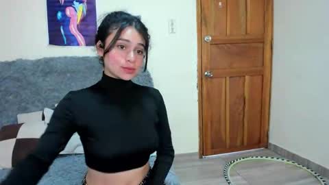 hesttia_ online show from October 10, 8:13 pm