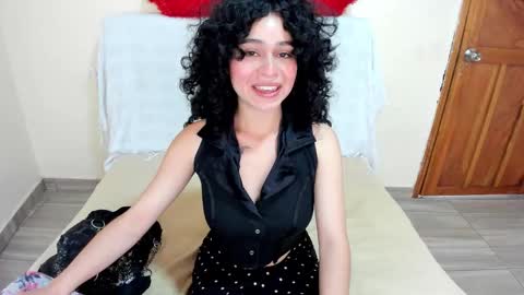 hesttia_ online show from November 9, 8:22 pm