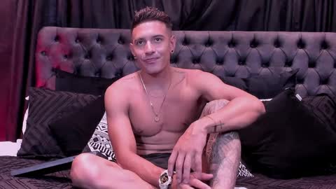 heteros men online show from March 31, 9:04 pm