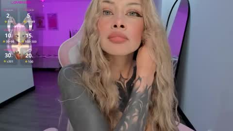 Snapshot of heybambino_ chatting on February 27, 6:13 am Bambi.....Help me get 100 likes in the satisfaction bar. online show from February 27, 6:13 am
