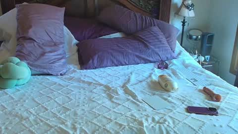 Snapshot of hidden_gold_milf chatting on September 19, 2:32 pm hidden_gold_milf online show from September 19, 2:32 pm
