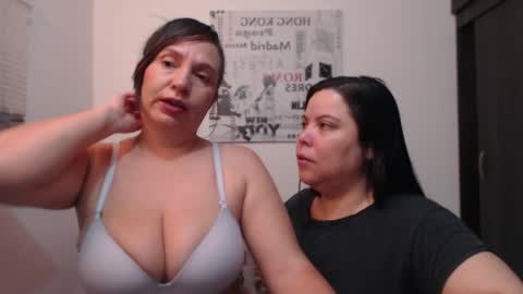 Snapshot of hidden_tinna chatting on September 17, 10:52 am Tinna online show from September 17, 10:52 am