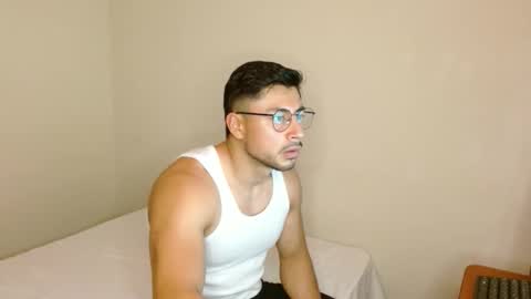 Edwar Alexander Tobar online show from November 24, 1:26 am