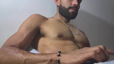 hideonbush online show from April 11, 3:05 pm