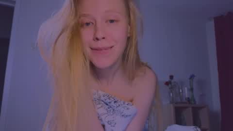 Chloe online show from March 4, 3:00 am