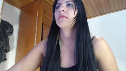 hilaril18 online show from September 29, 6:18 pm