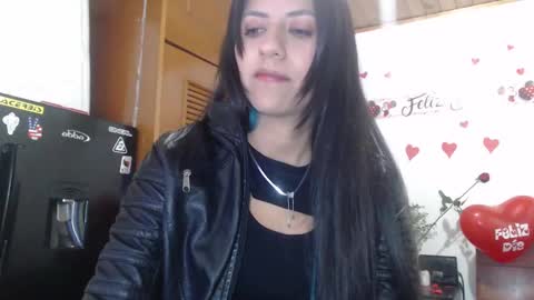 hilaril18 online show from February 15, 2:15 am