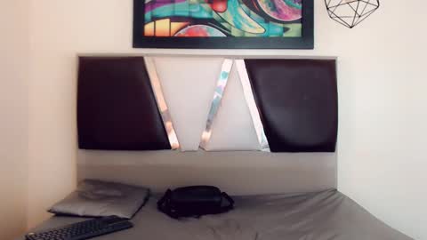 Hilary Avilan online show from March 18, 7:20 pm