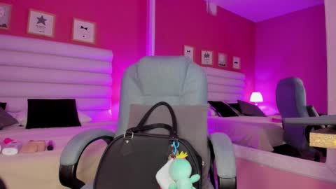 Snapshot of hilary_tailor chatting on October 13, 12:29 pm hilary_tailor online show from October 13, 12:29 pm