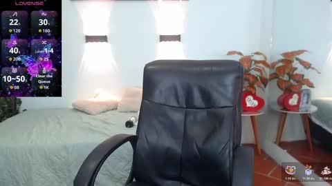 H I L A R Y online show from November 7, 4:04 am