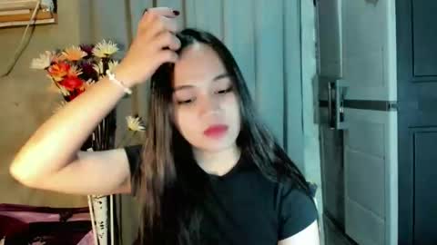 hilarymolly online show from April 10, 11:59 am