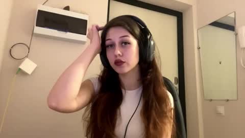 Hi Im Elizabeth online show from October 8, 6:41 am