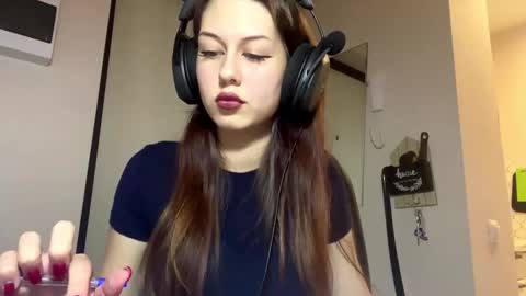 Hi Im Elizabeth online show from October 1, 1:32 pm