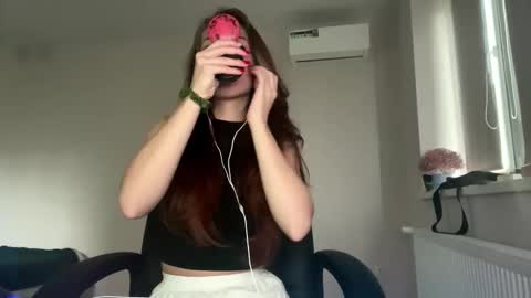 Hi Im Elizabeth online show from October 16, 1:33 pm