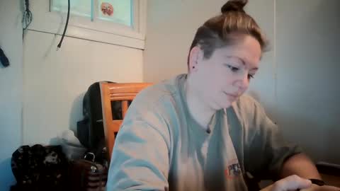 Snapshot of hippihope420 chatting on October 21, 12:21 pm Bella online show from October 21, 12:21 pm
