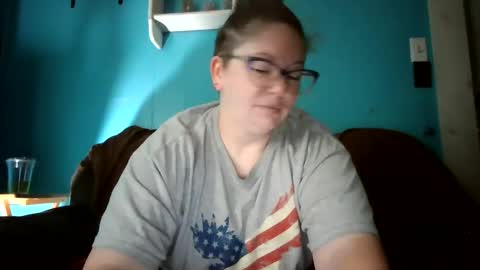 Snapshot of hippihope420 chatting on September 26, 1:19 pm Bella online show from September 26, 1:19 pm