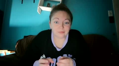 Snapshot of hippihope420 chatting on September 23, 11:48 am Bella online show from September 23, 11:48 am