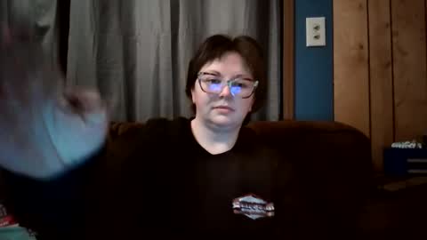 Snapshot of hippihope420 chatting on February 26, 4:41 am Bella online show from February 26, 4:41 am