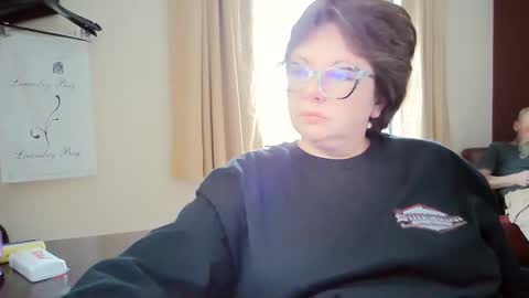 Snapshot of hippihope420 chatting on March 5, 4:02 pm Bella online show from March 5, 4:02 pm