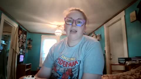 Snapshot of hippihope420 chatting on October 5, 10:17 pm Bella online show from October 5, 10:17 pm