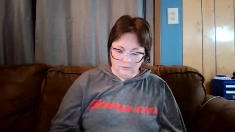 Snapshot of hippihope420 chatting on February 27, 4:35 am Bella online show from February 27, 4:35 am