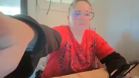 Snapshot of hippihope420 chatting on October 11, 6:55 pm Bella online show from October 11, 6:55 pm