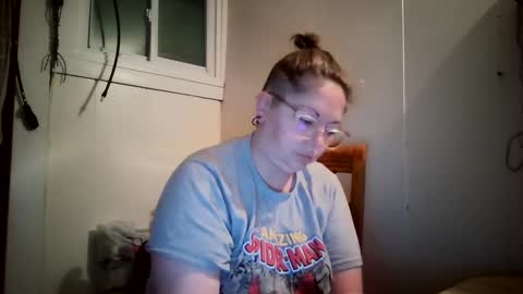 Snapshot of hippihope420 chatting on October 8, 12:00 pm Bella online show from October 8, 12:00 pm