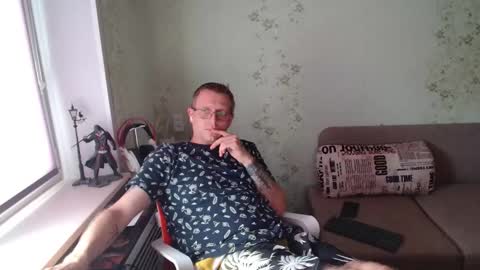 Snapshot of hlestus chatting on October 10, 7:03 am Wet Jack online show from October 10, 7:03 am