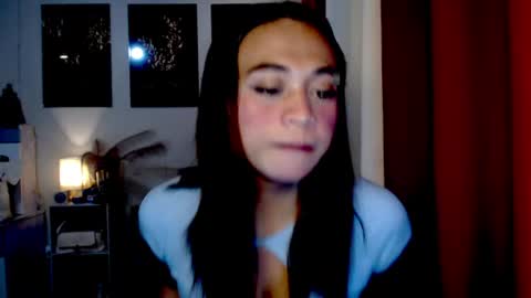 hoelymarie online show from June 15, 2:09 pm