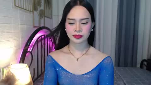 hoelymolly online show from July 10, 8:24 pm