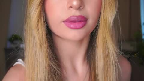 Moni Monica online show from May 10, 8:21 am