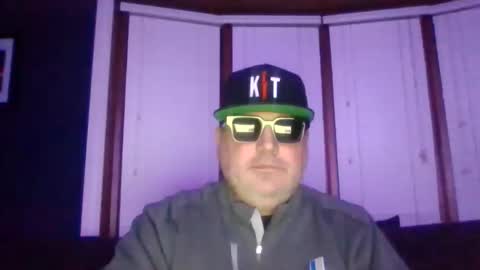 holden_minutz online show from December 5, 9:41 am