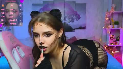 Lux online show from March 8, 6:16 pm