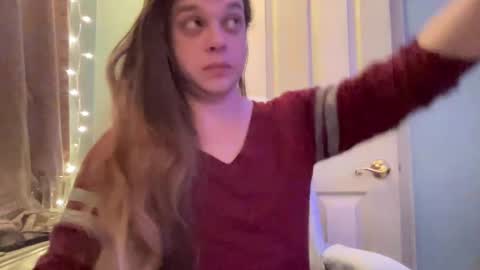 Hollys Drive threw Side Of CB. online show from December 30, 7:04 am