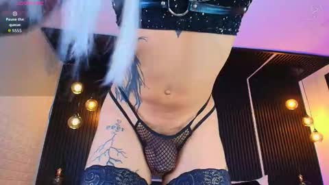 Snapshot of holly_kat chatting on October 16, 8:51 pm April online show from October 16, 8:51 pm
