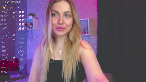 Snapshot of holly_molly8 chatting on January 15, 9:09 pm holly_molly8 online show from January 15, 9:09 pm