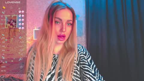 Snapshot of holly_molly8 chatting on January 17, 4:26 pm holly_molly8 online show from January 17, 4:26 pm