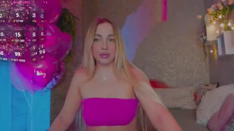 holly_molly8 online show from March 26, 8:03 pm