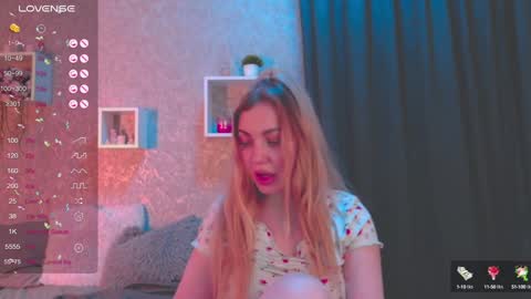 Snapshot of holly_molly8 chatting on January 22, 9:21 pm holly_molly8 online show from January 22, 9:21 pm