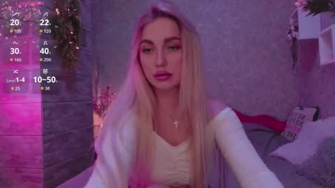 Snapshot of holly_molly8 chatting on September 28, 5:33 pm holly_molly8 online show from September 28, 5:33 pm