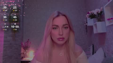 Snapshot of holly_molly8 chatting on October 13, 6:32 pm holly_molly8 online show from October 13, 6:32 pm