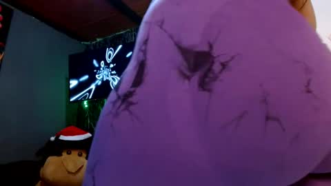 holly_thomsonx69 online show from January 1, 12:00 am