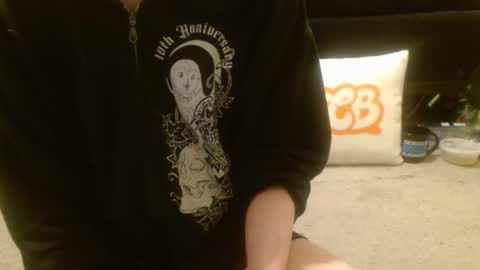 Holly Hawkes online show from March 10, 2:27 am