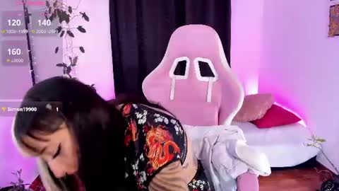 Holly Hudson     online show from June 16, 12:31 pm