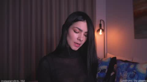 Holly Linder online show from April 18, 2:35 am