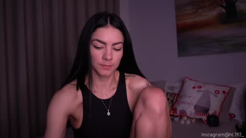 Snapshot of hollylinder_ chatting on December 8, 1:30 am Holly Linder online show from December 8, 1:30 am