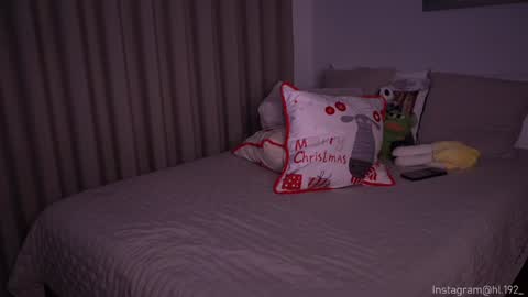 Snapshot of hollylinder_ chatting on December 7, 4:59 am Holly Linder online show from December 7, 4:59 am