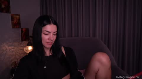 Snapshot of hollylinder_ chatting on December 4, 4:37 am Holly Linder online show from December 4, 4:37 am