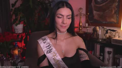 Snapshot of hollylinder_ chatting on October 18, 1:32 am Holly Linder online show from October 18, 1:32 am