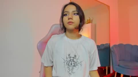 hollypeach_ online show from March 22, 5:39 pm